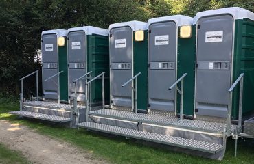 cost uf rent mobile toilets